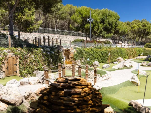 Campi da minigolf al campeggio Roan Vilanova Park.