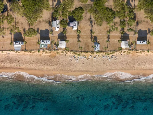 Un'esclusiva ripresa con il drone della spiaggia del campeggio Roan Bella Terra.