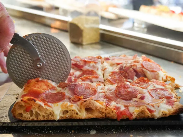 Deliziose pizze al Roan camping Union Lido Mare.