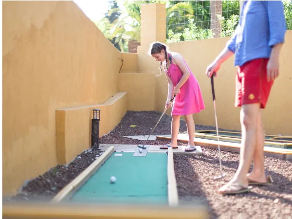 Mini golf al campeggio Roan Tucan.