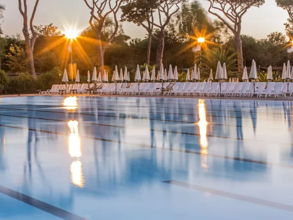 Piscina olimpionica del campeggio Roan Altomincio.