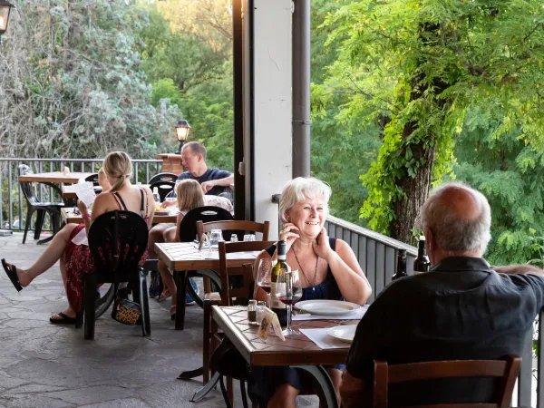 Ristorante alla carta presso il Roan camping hu Norcenni Girasole village.