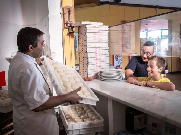 Locale per la pizza d'asporto presso il campeggio Roan hu I Pini village.