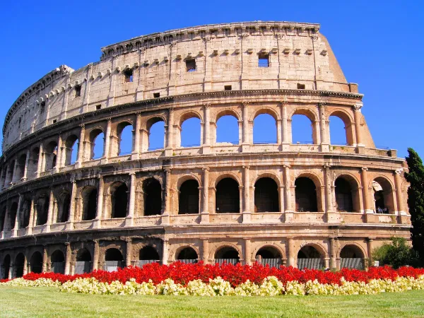 Il Colosseo di Roma vicino al campeggio Roan hu I Pini Village.