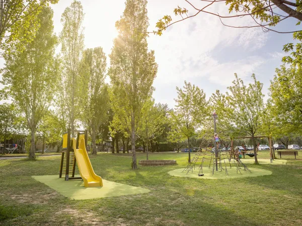 Atmosfera da parco giochi al Roan camping Piantelle.