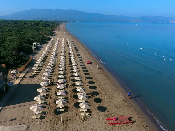 ampia spiaggia del campeggio di Orbetello.