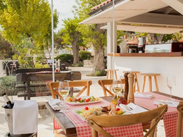 Terrazza del ristorante del campeggio Roan Amadria Park Trogir.