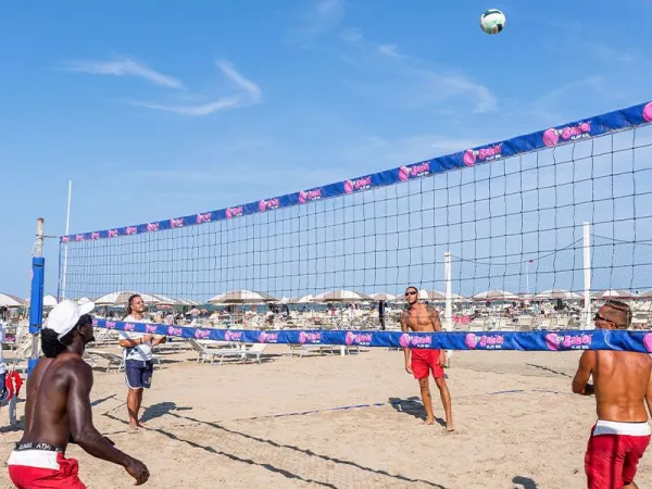 Beach volley al Roan Camping Rimini Family Village.