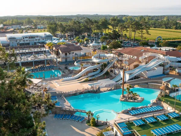 Il complesso di piscine del campeggio Roan Le Vieux Port.