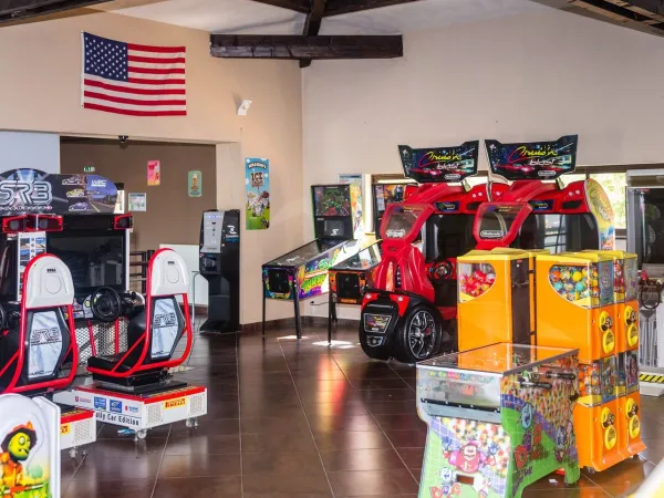 Sala giochi del campeggio Roan Le Pommier.