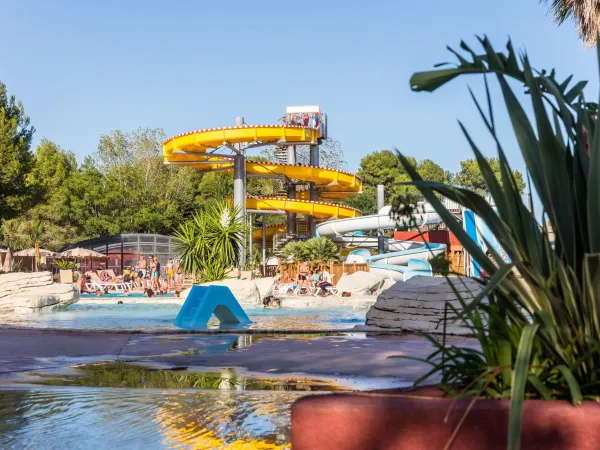 Parte della piscina del campeggio Roan de Canet.