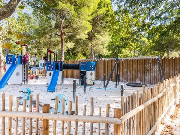 Un parco giochi al campeggio Roan de Canet.