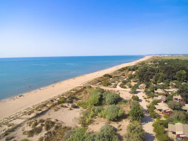 La spiaggia di sabbia del Roan camping Serignan Plage.