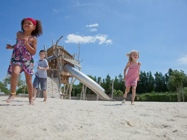 Piccolo parco giochi al Roan camping Serignan Plage.