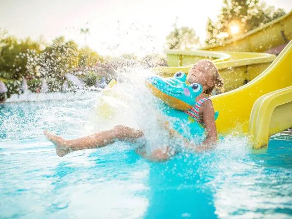 Divertimento con l'acquascivolo.