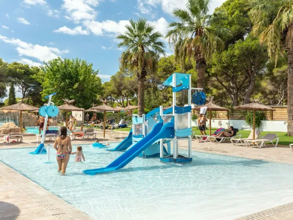 Piscina per bambini al campeggio Roan El Garrofer.