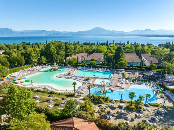 Panoramica delle piscine del Roan camping Bella Italia.