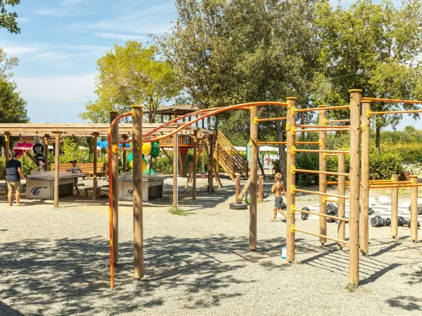 Parco giochi del campeggio Roan hu Montescudaio village.