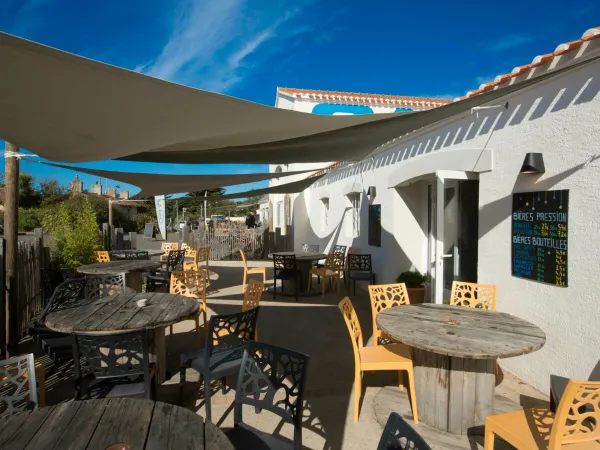 Terrazza del campeggio Roan Le Domaine de Beaulieu.