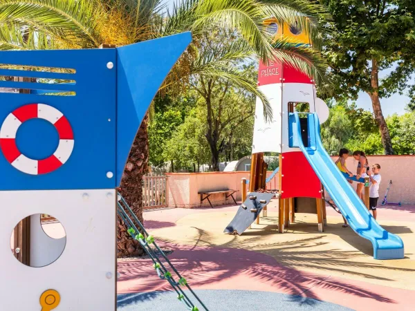 Parco giochi per bambini al campeggio Roan La Sardane.