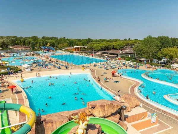 Panoramica delle piscine del Roan camping marina di Venezia.