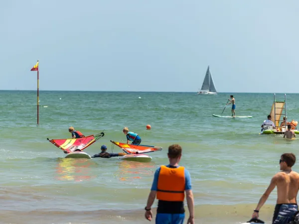 Attività sportive in spiaggia al campeggio Roan Marina Di Venezia.