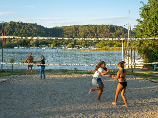 Beach volley al Roan camping Lido Verbano.