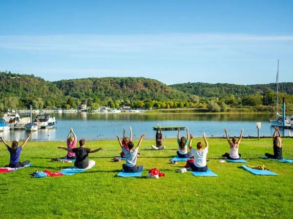 Corsi di yoga al campeggio Roan Lido Verbano.