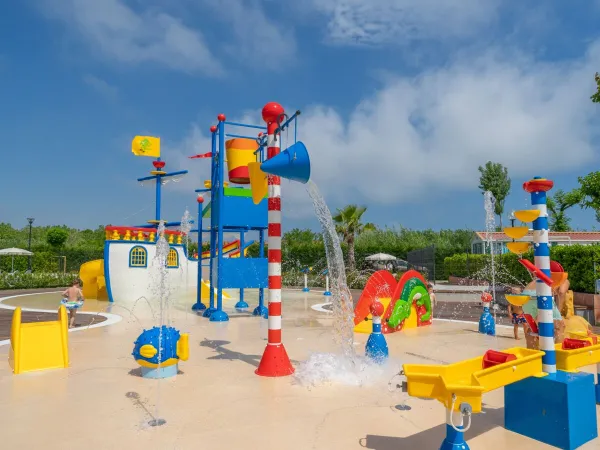 Parco giochi acquatico al campeggio Roan Rubicone.