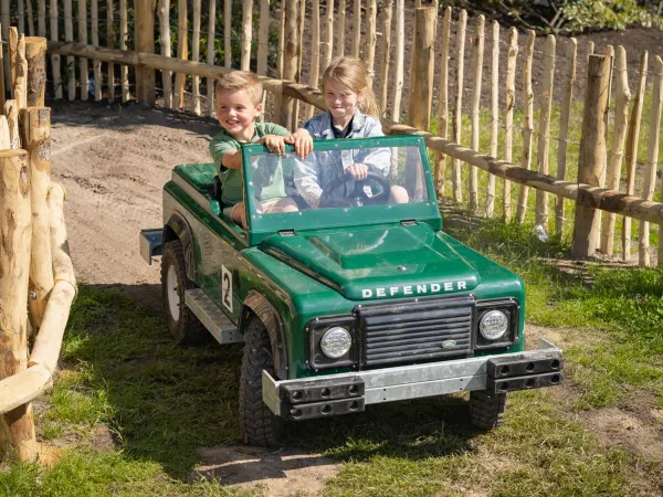 Safari in jeep per bambini al Roan camping Marvilla Parks Kaatsheuvel.