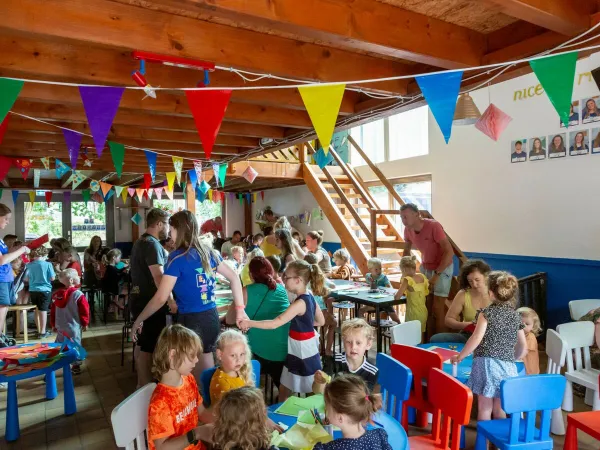 Il miniclub del campeggio Roan hu Birkelt village.