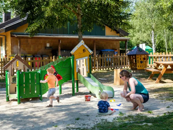 Piccolo parco giochi al campeggio Roan hu Birkelt village.