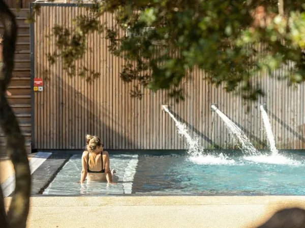 Piscina relax al campeggio Roan Domaine Massereau.