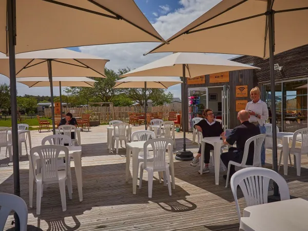 Una terrazza del Roan camping Chardons Bleus.