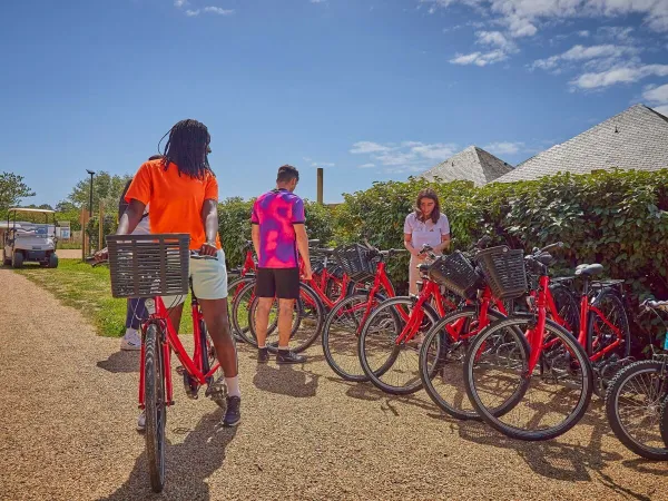 Noleggio biciclette presso il Roan camping Chardons Bleus.