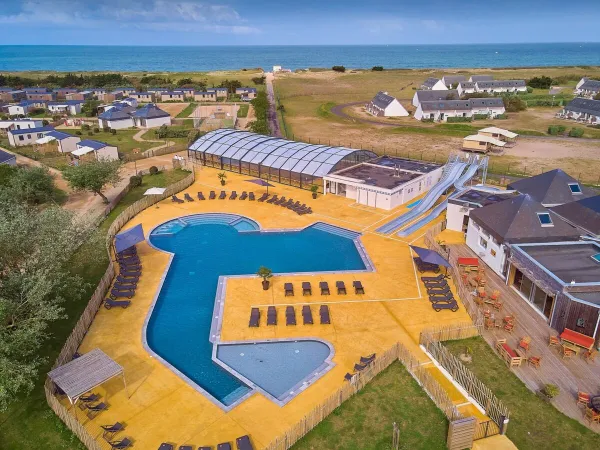 Il complesso di piscine del Roan camping Chardons Bleus.