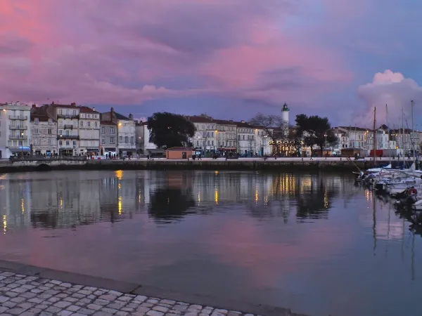 Bella serata a La Rochelle al campeggio Roan La Pinède.