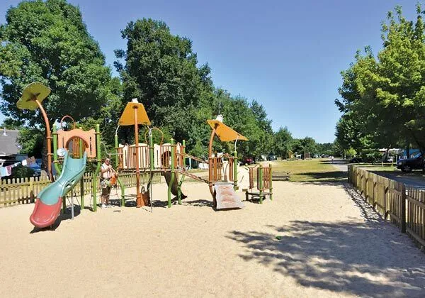 Parco giochi del campeggio Roan Domaine de la Brèche.