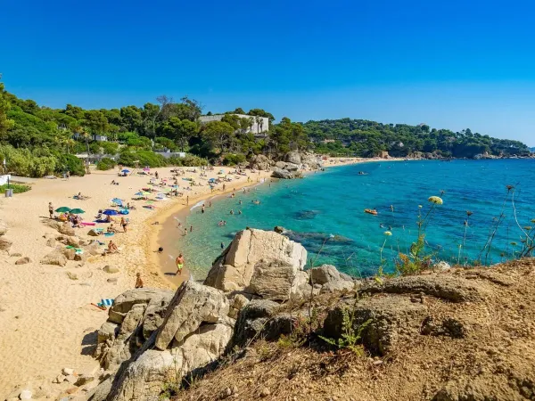 La spiaggia del campeggio Roan Cala Gogo.