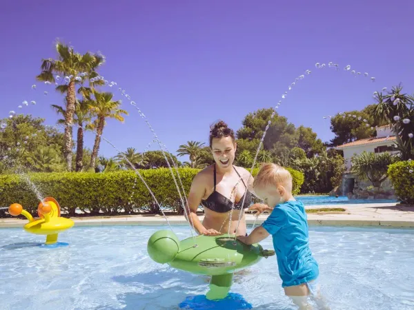 Parco giochi acquatico al campeggio Roan Playa Montroig.