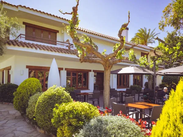 Terrazza del ristorante del campeggio Roan Playa Montroig.