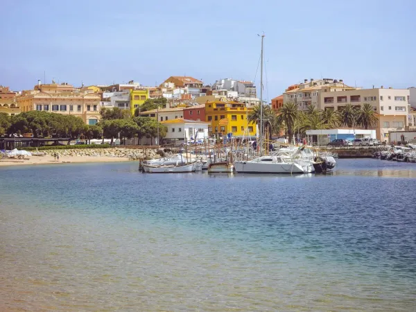Il suggestivo porticciolo di Palamos presso il campeggio Roan Playa Brava.