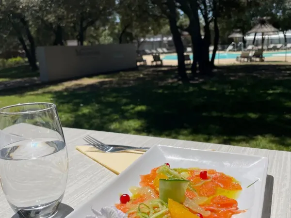 Pranzo gustoso al campeggio Roan Domaine de Massereau.