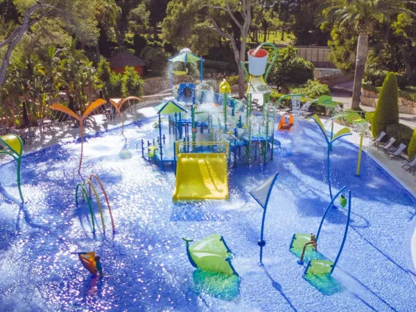 Parco giochi acquatico al campeggio Roan Playa Montroig.