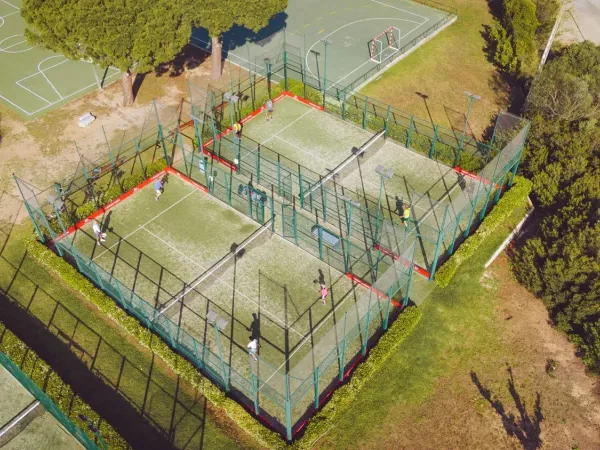 Campi da padel al campeggio Roan Playa Montroig.
