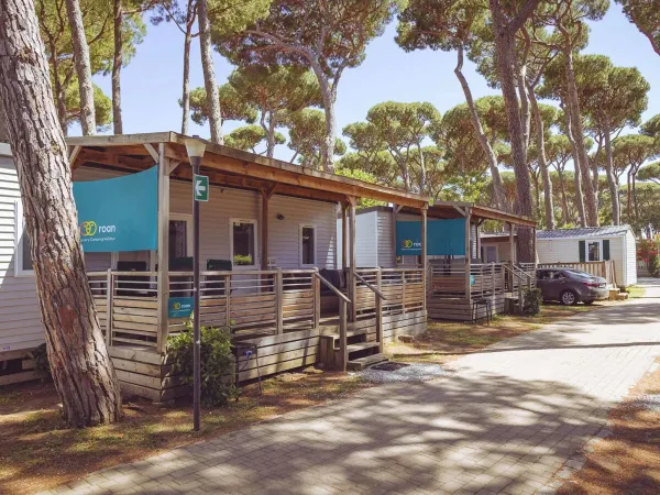 Premium Lounge Case mobili con 3 camere da letto al Roan camping hu Park Albatros village.