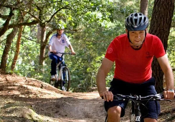 Mountain bike nelle dune Loonse e Drunense presso il Roan camping Marvilla Parks Kaatsheuvel.