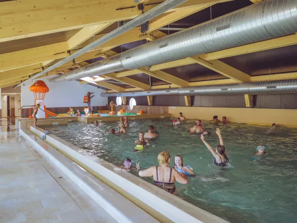 Piscina coperta e riscaldata Roan camping Marvilla Parks Kaatsheuvel.