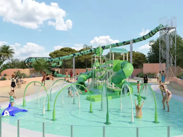 Nuovo parco giochi acquatico e scivolo spaziale nel 2025 al campeggio Roan Le Domaine du Clarys.