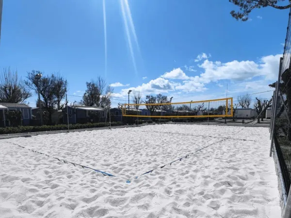 Campo da beach volley al campeggio Roan Le Castellas.